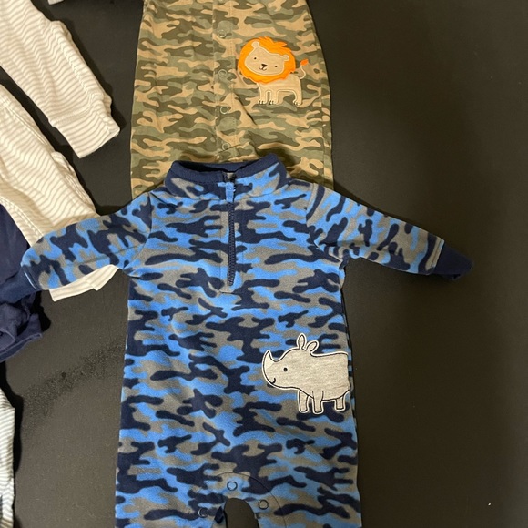 Lot of Newborn Boy Clothes - Picture 3 of 5